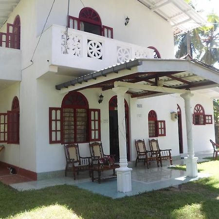Raj Villa Kumarakanda Хиккадува Экстерьер фото