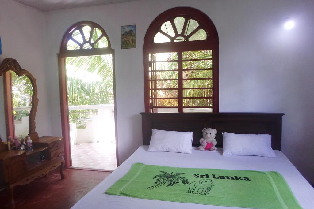 Raj Villa Kumarakanda Хиккадува Экстерьер фото
