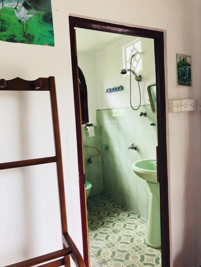 Raj Villa Kumarakanda Хиккадува Экстерьер фото